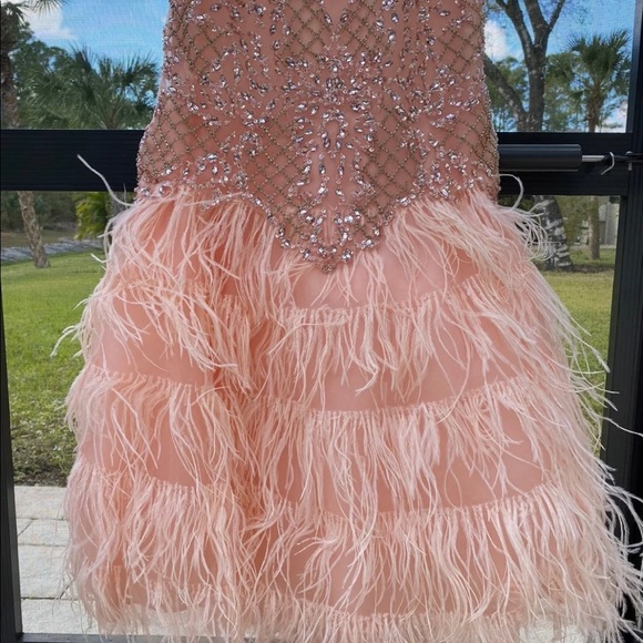 HOMECOMING PROM DRESS - Picture 3 of 11